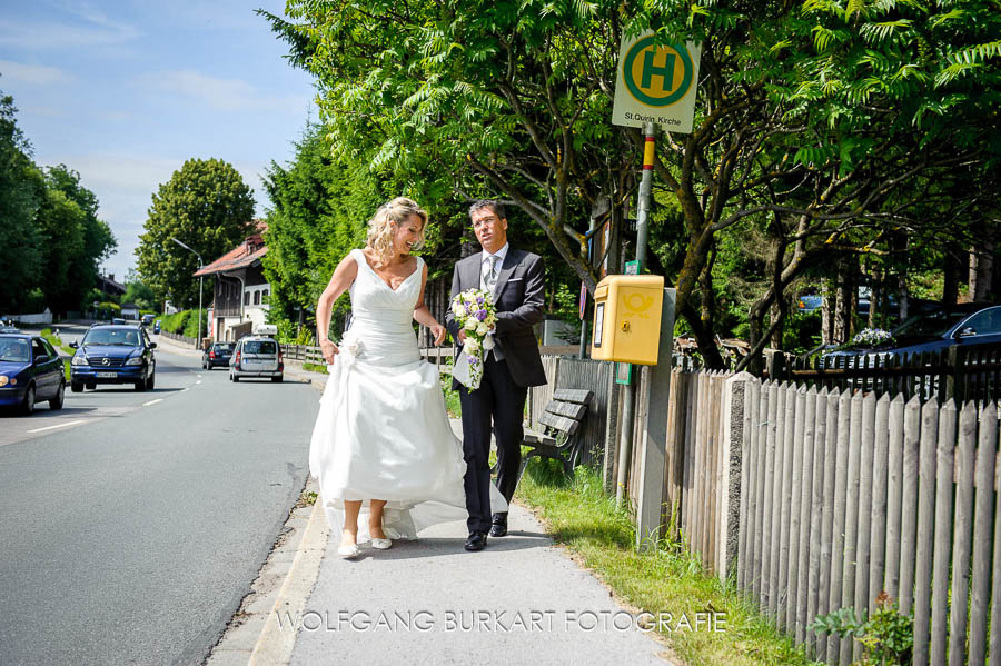 Fotograf München Hochzeit, Ankunft vom Brautpaar zur Trauung am Tegernsee
