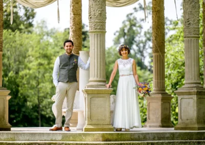 Brautpaar-Shooting am Ammersee: Hochzeit im Schacky Park, Dießen am Ammersee, romantische Kulisse.