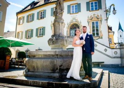 Brautpaar bei der standesamtlichen Trauung im Standesamt Fuerstenfeldbruck.