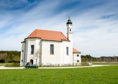 Kirche in Dietramszell, Standesamtliche Trauung, Hochzeitsreportage, Oberbayern, suedlich von Muenchen.