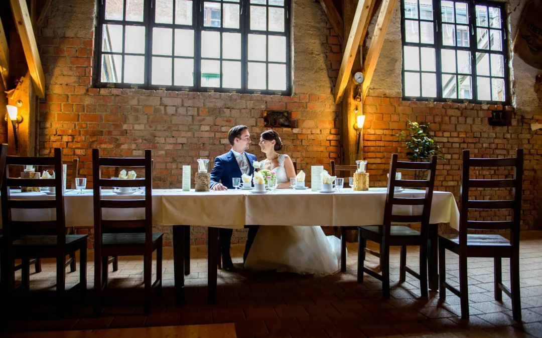 Hochzeit im Eventstadl Zur Alten Säge in Moosach – Regen, Herz und Erdbeeren