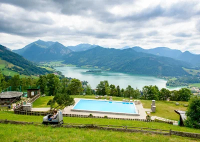 Hochzeitsfoto: Panorama der Schliersberg-Alm mit Blick auf den Schliersee in Oberbayern, ideal fur Hochzeitsreportage.
