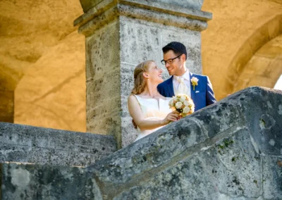 Brautpaarfoto am Bismarckturm, das glueckliche Paar bei der Hochzeitsportraitaufnahme.