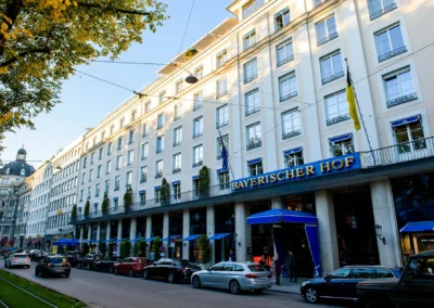 Bayerischer Hof Muenchen bei Hochzeit, elegante Hochzeitslocation, Hochzeitsfoto in Muenchen, Hochzeitsfotograf.