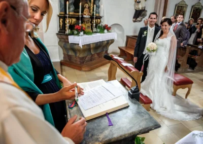 Brautpaar bei kirchlicher Trauung in Pfarrkirche Sankt Michael, Hochzeit Hochzeitsreportage Sauerlach-Arget.