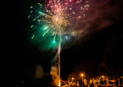 Feuerwerk bei einer Hochzeit am Starnberger See, aufgenommen bei einer Hochzeitsreportage bei Nacht.