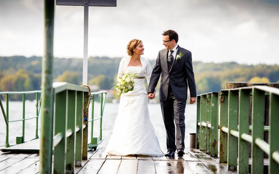 Wenn Wolken Hochzeitsfotos malen – Reportage aus Harkirchen und Hotel Schloss Berg am Starnberger See