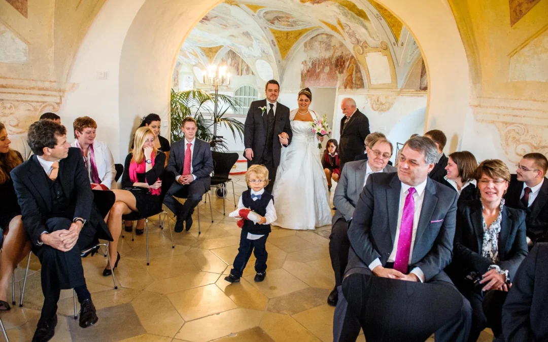 Hochzeit im Schloss Höchstädt: Zwischen Renaissance-Mauern, Herzchenluftballons und der Leichtigkeit des Augenblicks