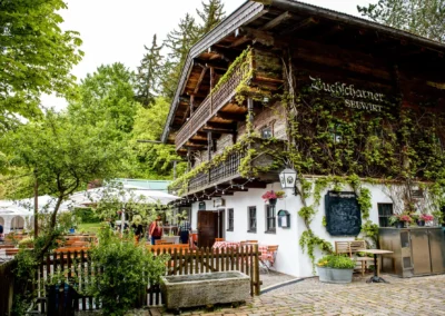 Historisches Gasthaus Buchscharner Seewirt, idealer Ort fuer Hochzeitsreportagen am suedlichen Starnberger See.