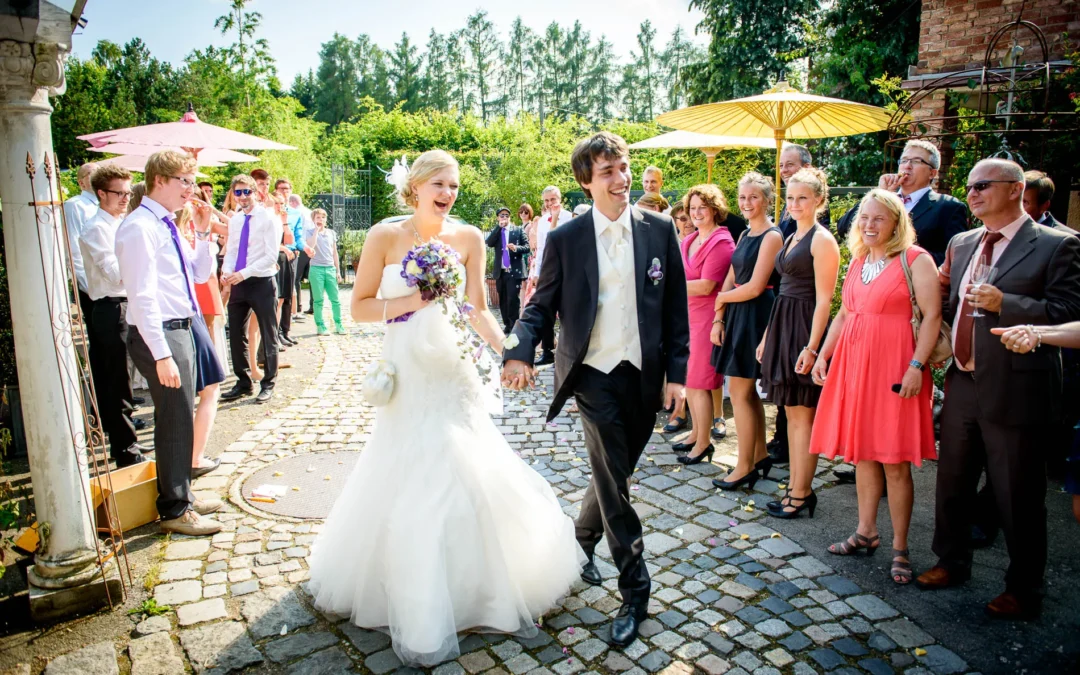 Seifenblasen, Bläserklänge & Blütenregen – eine Hochzeit zwischen Starnberger See und Alter Gärtnerei