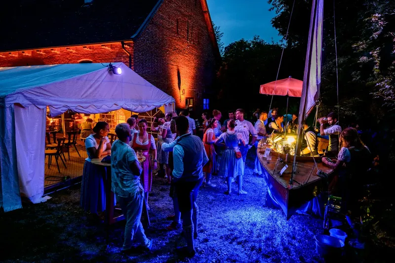 hochzeit-ammersee-feier_4 Reportagefoto einer Hochzeitsfeier am Ammersee