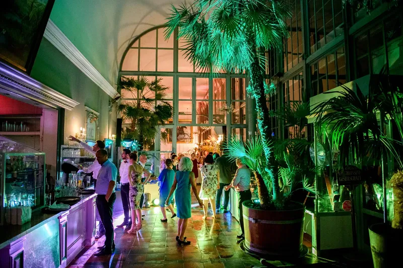 edles-hochzeitsshooting-muenchen_7 abendliche Hochzeitsfeier im Palmenhaus in München Nymphenburg